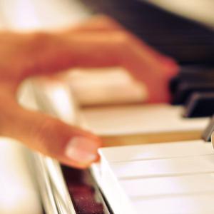 亚洲女人对男人张开双腿
